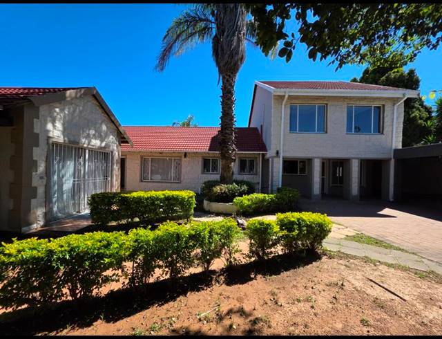 6 BEDROOM HOUSE FOR SALE IN GLEN MARAIS EXT